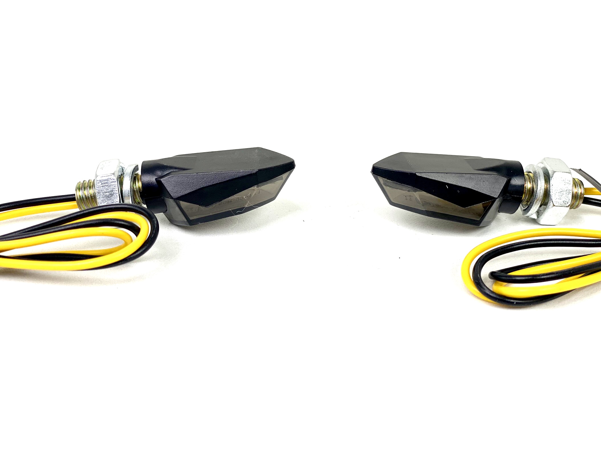 Juego de intermitentes LED delanteros o traseros tipo rombo Homologados. -  Fiber Bull Motorcycles